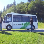 Elektrobus - Personenbeförderungsmittel der Zukunft. Eingesetzt als Shuttle zwischen Mittelstation und Beschneiungszentrale