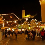 Marktplatz mit neuer Weihnachtsbeleuchtung