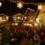 Ein herrliches Bild: Hunderte Besucher beim Bergadvent am Marktplatz