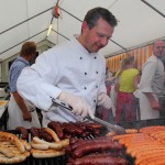 Selbst Grill-Weltmeister Christian Gaspar hilft mit