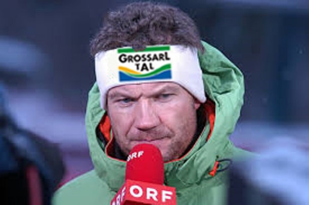 Armin Assinger bei der Moderation eines Weltcuprennens
