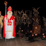 So zieht die Nikolaus- und Krampusgruppe von Haus zu Haus