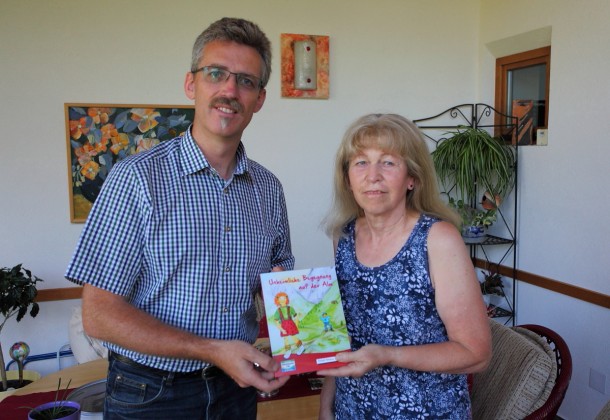 Thomas Wirnsperger vom TVB Großarltal mit Kinderbuchautorin Marlene Thaurer