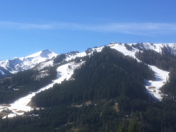 Der Mittelbereich unseres Skigebietes mit Blick auf Harbachpiste und Finstergrube - Bild vom 21. 4. 2016