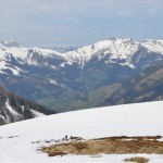 Blick übers Großarltal - im Tal ist es Frühling, auf den Bergen noch deutlich Winter