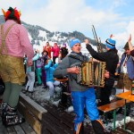 Stimmung, Tanz und Spaß bei der Zapfenbar