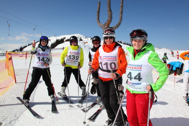 Lady-Skirennen - mit Gruppeneinteilung nach Haarfarbe