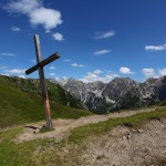 Draugsteintörl. Gezeichnet durch Wind und Wetter "hängt" das Kreuz ganz schief