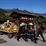 Erntewagen bei der Prozession ins Ortszentrum