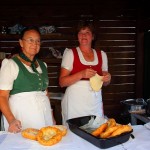 Bäurinnen beim Krapfen backen