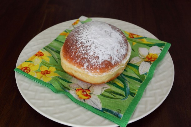 Köstliche Faschingskrapfen mit Marillenmarmelade