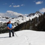 Mein Weg führt mich selbst Ende Mai mitten durch den Schnee, hinten der Draugstein