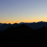 Abendhimmel mit Blick Richtung Westen zu Großglockner und Wiesbachhorn beim Abstieg vom Draugstein