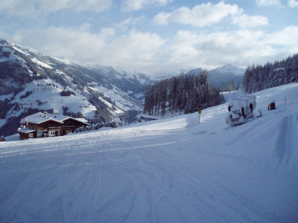Mehr Platz und freie Sichtverbindungen auf die Finstergrubenabfahrt, Harbachpiste sowie die Familienabfahrt 3a im Bereich der Mittelstation Mehr Platz und freie Sichtverbindungen auf die Finstergrubenabfahrt, Harbachpiste sowie die Familienabfahrt