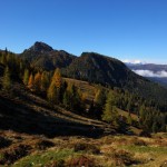 Die Landschaft zeigt sich im Herbstkleid, erste Lärchen färben sich bereits