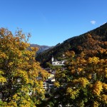 Farbenfroher Blick zur Pfarrkirche Großarl