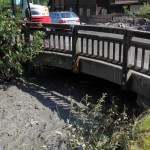 Nach stundenlangen Baggerarbeiten ist immer erst ein wenig Platz unter der Brücke