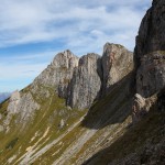 Hinter Höllwand und Sandkogel führt ein schmaler, unscheinbarer Steig vorbei