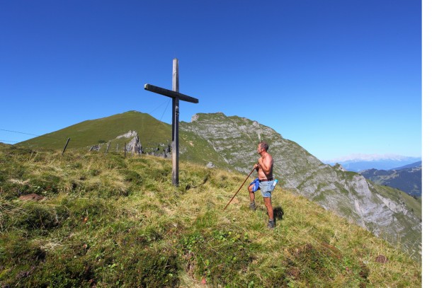 Prüfender Blick von unserem Wanderwegprofi Hias