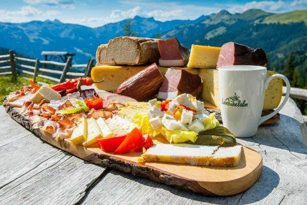 Jause aus der Genuss Region Großarltaler Bergbauernkäse auf der Loosbühelalm