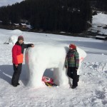 Eisbär Sepp mit seinen Erzeugerinnen