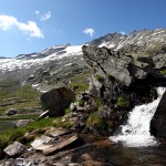 Tosend und laut stürzt das Wasser herab