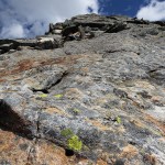 Die großen, steilen und glatten Steinplatten erfordern genaue Schrittwahl