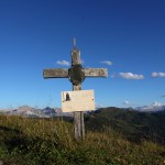 Bisher stand nur dieses kleine Gedenkkreuz am Vorgipfel der Gabel