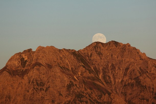 Über Ennskrax und Kraxenkogel geht der Mond g´rad auf