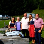 Sepp und Helli Forcher mit Maria, Corinna und Sepp von der Hirschgrubenalm