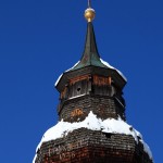 Kirchturm alt mit Symbol IHS und Schrift "RENOVIERT 1948"