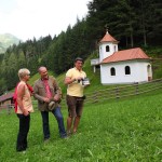 An der Wolfaukapelle mit Helga Zraunig