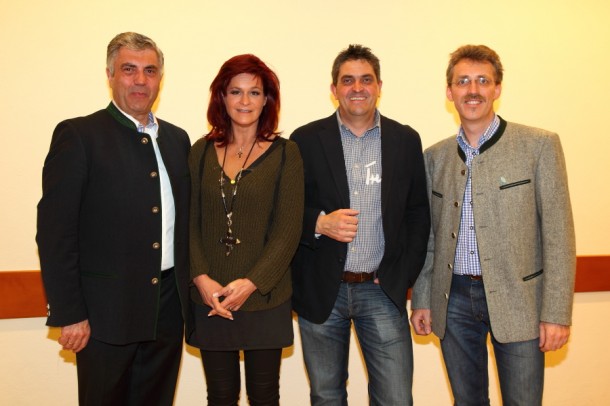 Kurzes Erinnerungsfoto: Andrea Berg mit Peter Hettegger, Hans Hettegger, Thomas Wirnsperger (v.l.n.r.)