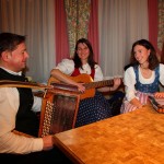 Sorgte für die festliche Umrahmung: Andi, Roswitha und Martina von der "Tannbachl-Musi"