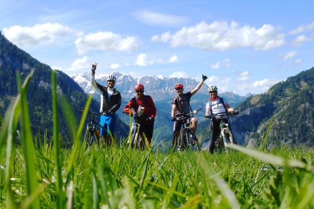 Bei der Ausbildung zum Mountainbike-Guide: Uko Toni, Hans Hettegger, Tom Andexer, Karin Hettegger