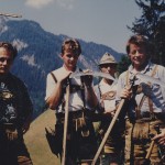 Lederhosen im Einsatz bei der Bergmahd am "Eggriedl".