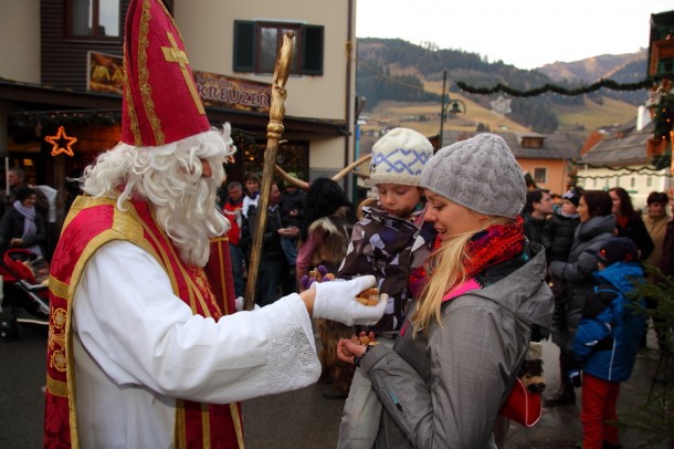 Nikolaus am Adventmarkt in Großarl