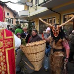 Nikolaus und Krampus am Adventmarkt in Großarl