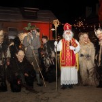 Nikolaus und Krampus am Adventmarkt