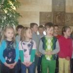 Volksschulkinder beim Gottesdienst im Altersheim