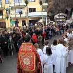 Palmsonntag 2010_Einzug von Diakon Josef Gfrerer mit den Ministranten/-innen am Marktplatz