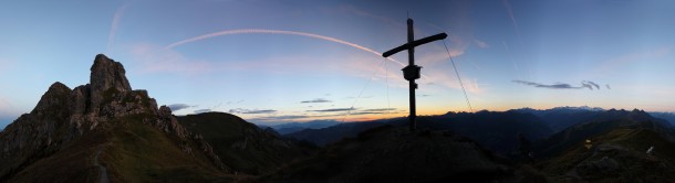 Kurz vor Sonnenaufgang am Vorgipfel des Schuhflickers