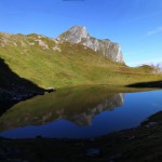 Schuhflickersee von etwas höher, am Auslauf ist der Hochkönig schon ein wenig zu sehen