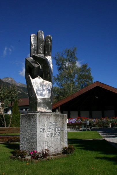 Grußhand beim Musik-Pavillon