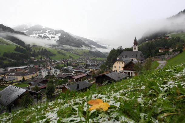 Heute gerade eben. Schnee liegt bis ca. 1.000 Meter, war kurzzeitig sogar ganz herunten im Tal