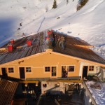 Firstfeier am Dach der Loosbühelalm im Feb. 2011