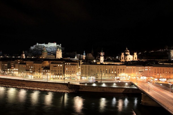 Ausblick auf die Festung Hohen Salzburg bei Nacht