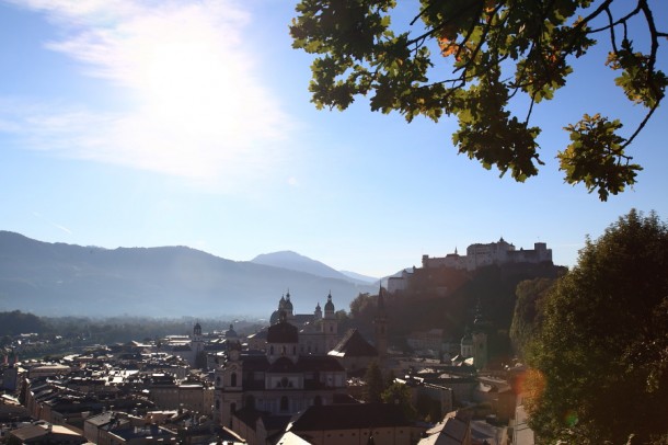 Die Festung Hohen Salzburg thront über der Stadt Salzburg (es gibt auch Sonnenschein in Salzburg)