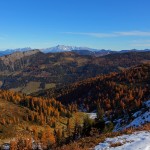 Blick vom Saukarkopf Richtung Nordosten zu Kitzstein ("Gabel"), dahinter Bischofsmütze und Dachstein