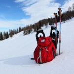 Ausrüstung zum Schneeschuhwandern, einem herrlichen Naturerlebnis.